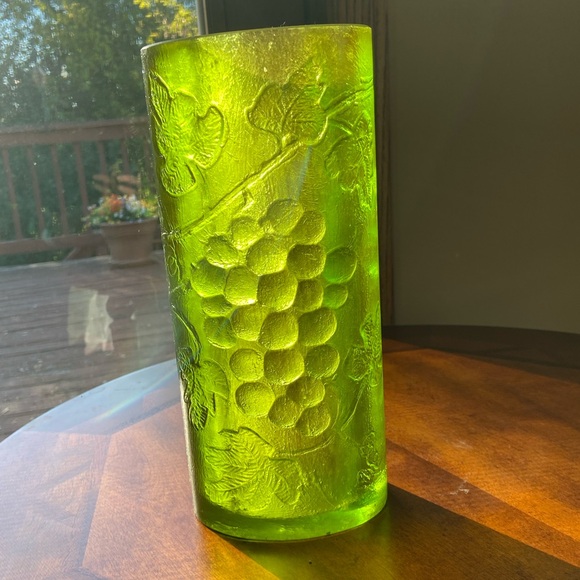 Vintage Resin Mid Century Sascha Brastoff Green Grape Themed Vase - Picture 9 of 12
